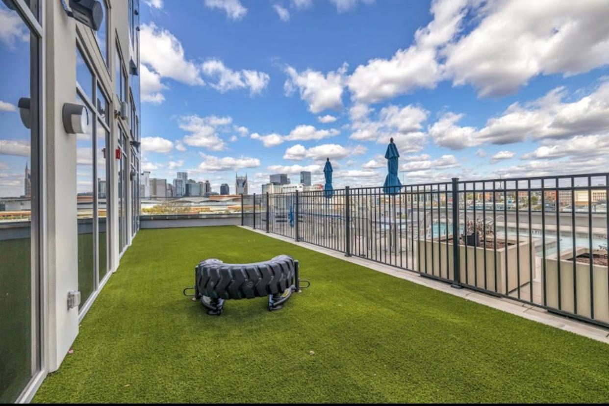 Spacious Castle W Gym Pool Free Parking I Walk To Dowtown N Broadway Nashville Extérieur photo